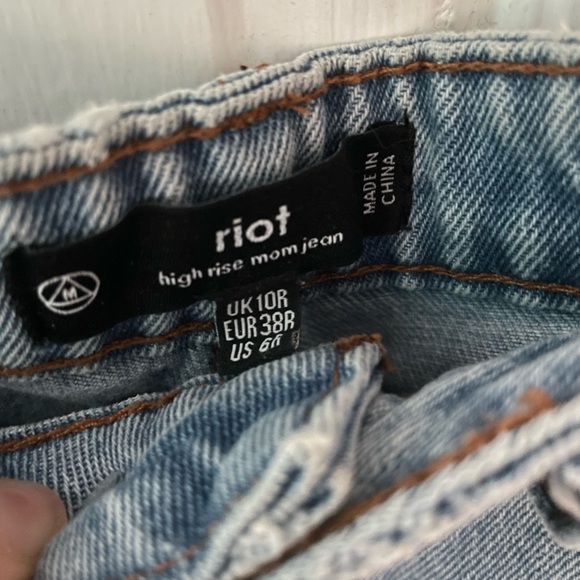 Missguided Riot High Rose Mom Ripped Mom Jeans 👖 - Picture 2 of 2